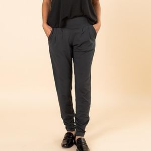 Encircled dressy sweatpants